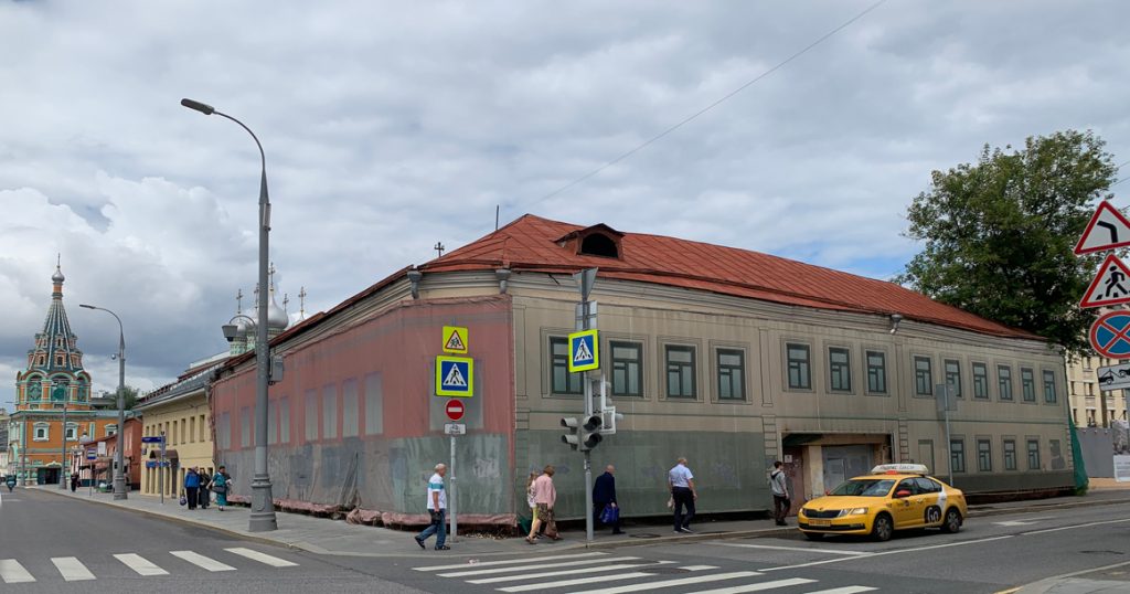 На Большой Полянке прямо у храма Григория Неокесарийского снесут здание XVIII века