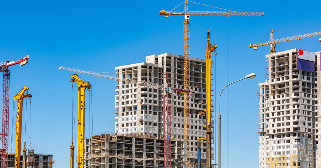 Новостройки подешевели впервые за 2,5 года