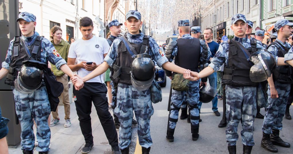 Несмотря на снятие ограничений, московские власти отказались разрешать митинги, прикрываясь ВОЗ