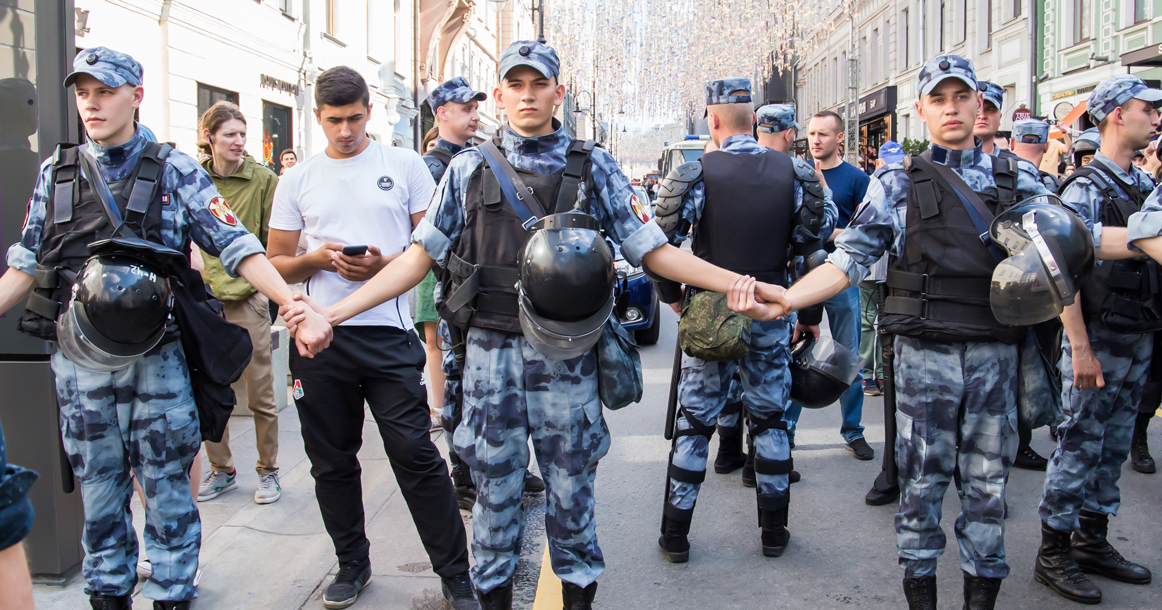 Несмотря на снятие ограничений, московские власти отказались разрешать митинги, прикрываясь ВОЗ