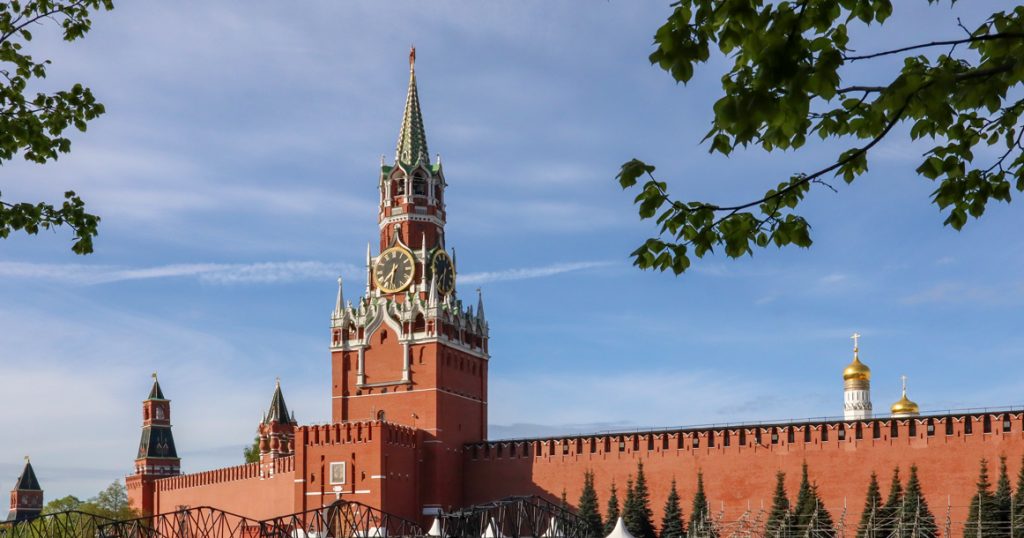 Московский дом: Спасская башня