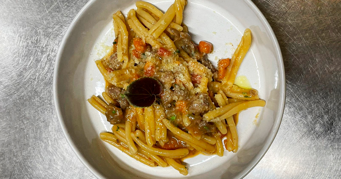Казаречче с рагу из ягненка в Ave, pasta! в Доме композиторов — просто песня