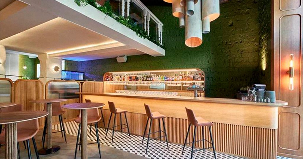 На месте снесенного I Like Bar на Шаболовке открылся двухэтажный ресторан-оранжерея Scirocco
