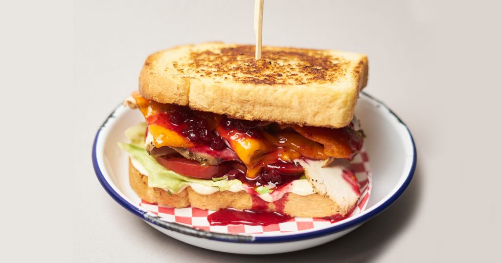 В Underdog завтраки безбожно вредные, вкусные и поздние — до четырех дня