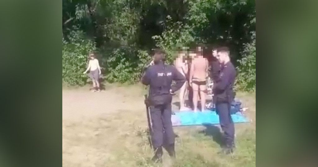 Полицейские устраивают постоянные проверки на старейшем нудистском пляже Москвы