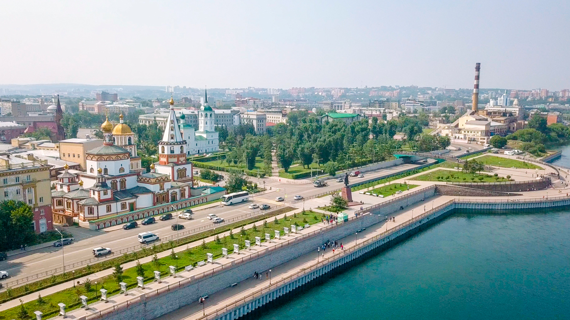 «Москвич за МКАДом»: в Иркутск за «Нищей из Веля», деревянным модерном и камерой Колчака