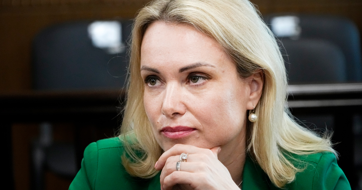 Муж отсудил детей у Марины Овсянниковой, но она с дочерью уже покинула Россию