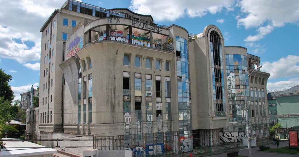 На Цветном продают один из самых известных долгостроев — женский центр Элины Быстрицкой