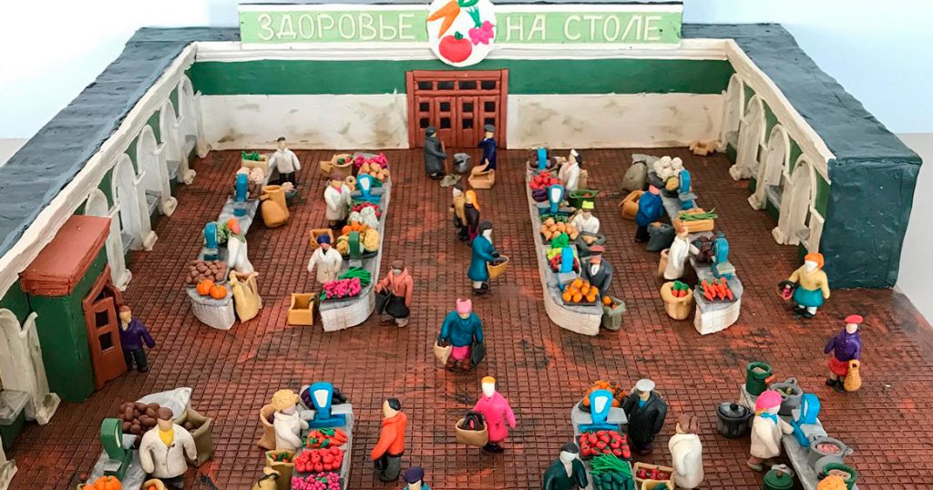 Художник слепил из пластилина снесенный Центральный рынок, вместо которого сейчас ТЦ «Цветной»