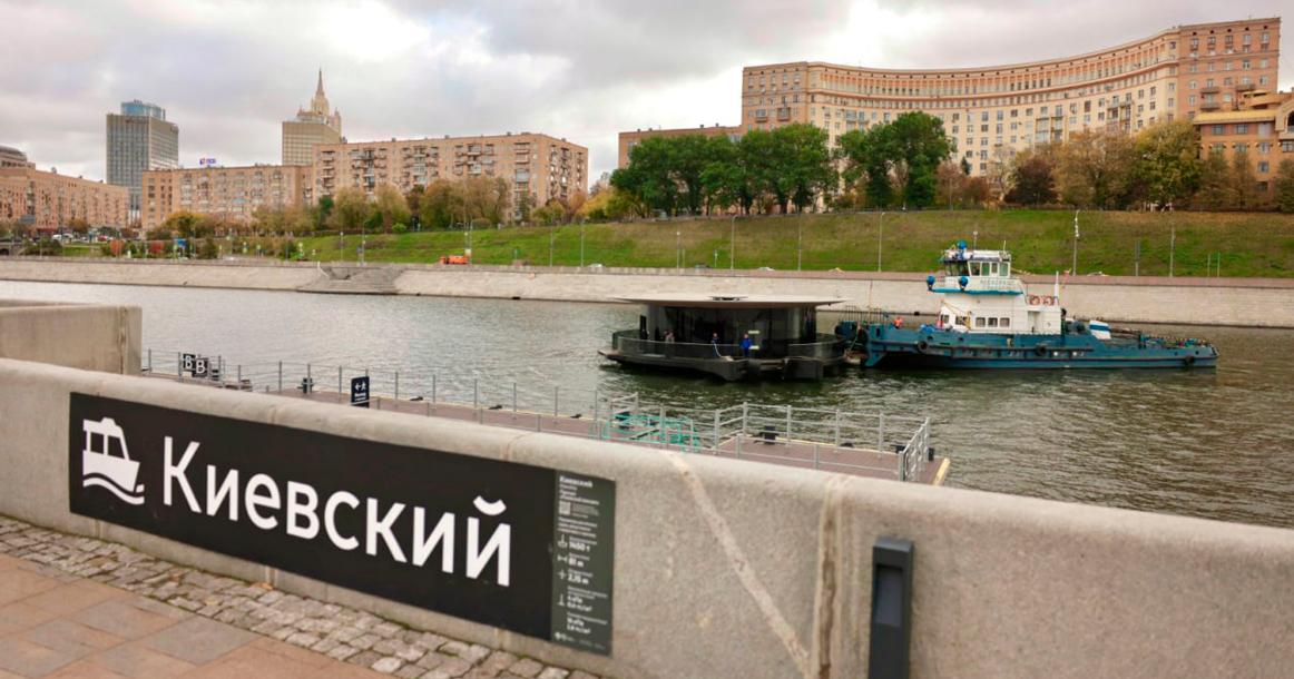 Вот от такого понтонного причала скоро пойдут речные трамваи от Киевского вокзала до Филей