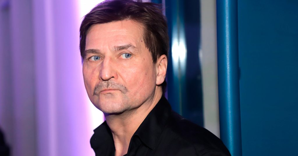 Юрий Бутусов уволился с поста главного режиссера театра Вахтангова