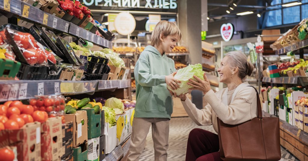 «Пятерочка» отправила нуждающимся сотни тонн продуктов и помогла найти больше тысячи человек