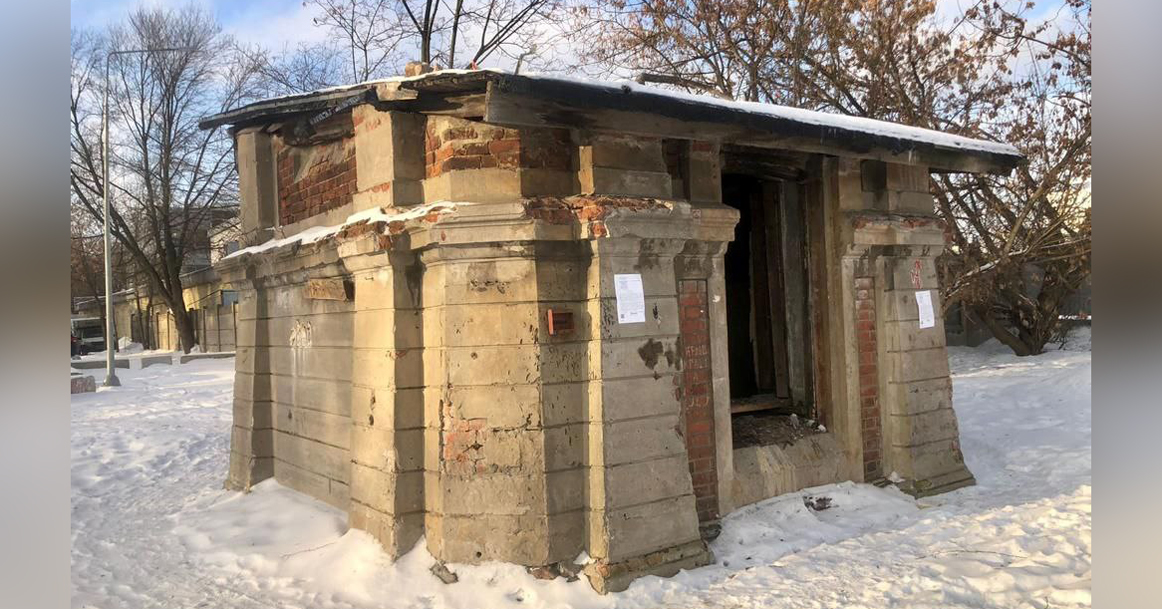 Сохранившийся фрагмент водонапорной башни в Серебряном бору признали самостроем и сносят