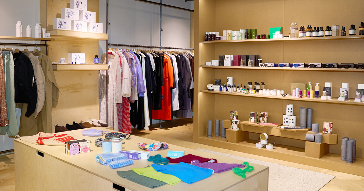 В Столешниковом переулке открылся магазин одежды российских брендов Blue Store
