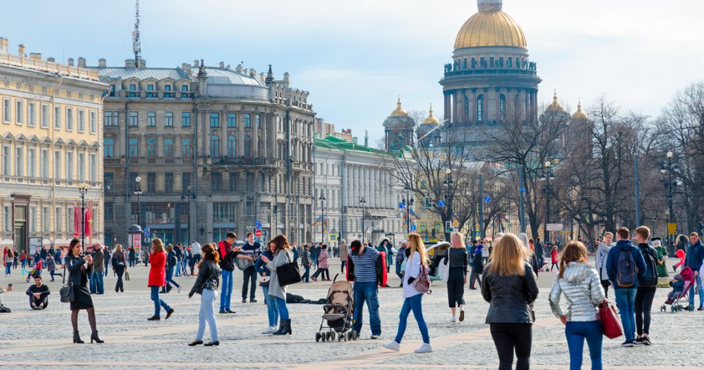Туристов обяжут платить курортный сбор при посещении Петербурга — 100 рублей в день
