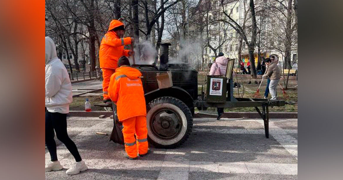 «Главное блюдо дня — каша от «Жилищника»: москвичи показывают субботник на Патриарших