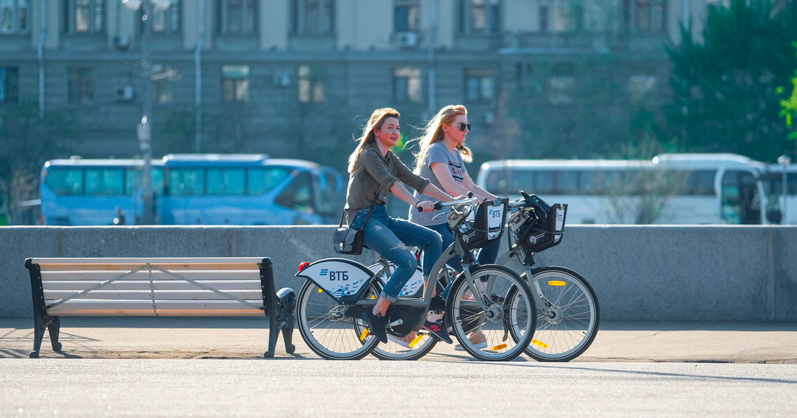 Больше трети москвичей хотели бы добираться на работу на велосипеде
