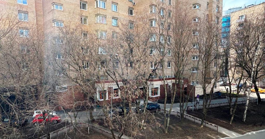 Вид из моего окна: на библиотеку им. Н. В. Гоголя