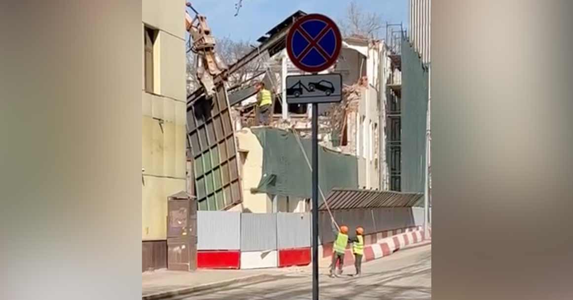 В Электрическом переулке завершается снос здания завода «Фазотрон»