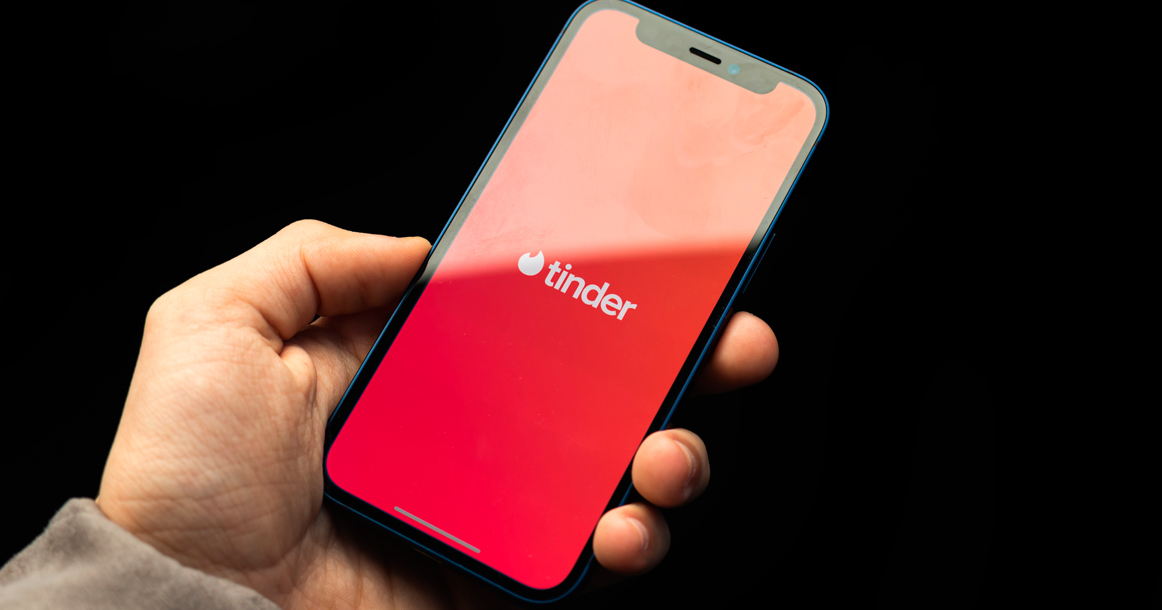 Сервис Tinder уходит из России