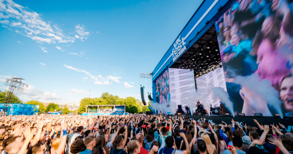 Солд-аут и концерты на трех сценах: как в Москве прошел VK Fest