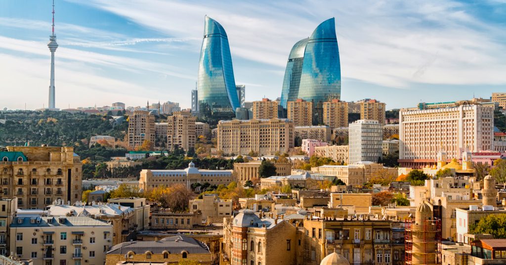 «Москвич за МКАДом»: в Баку за пахлавой и архитектурными чудесами