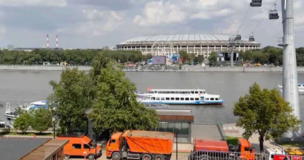 На Воробьевской набережной и у Нескучного сада построят два бассейна прямо на реке с подогревом