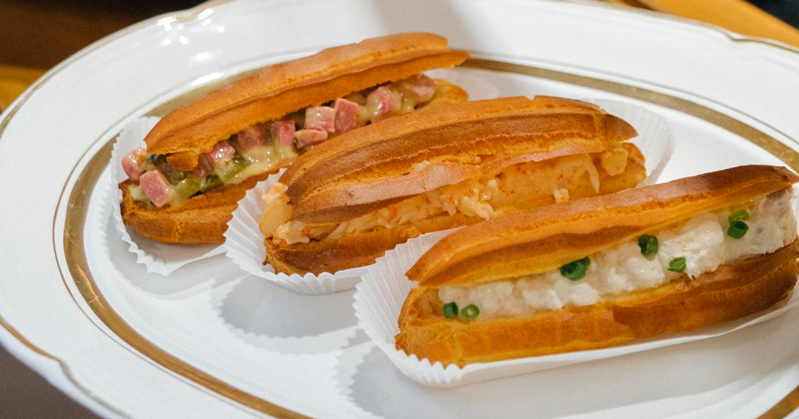 Удивительно, но самым вкусным эклером в эклерной «Алло Алло» оказался с салатом оливье