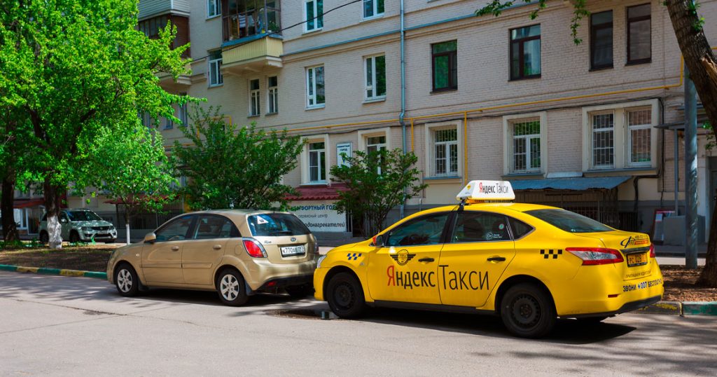 МВД поддержало предложение запретить стоянку такси в жилой зоне
