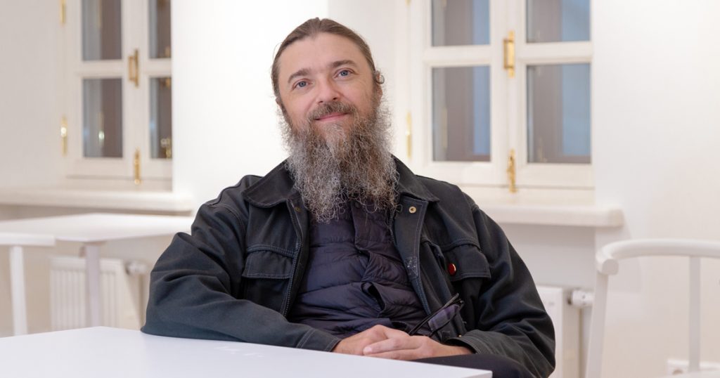 «Счастье трепетно, оно живое, поэтому оно на грани боли» — отец Андрей Щенников