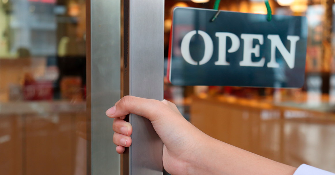 Никаких «open» и «sale»: в Госдуму внесли проект о запрете иностранных слов почти везде