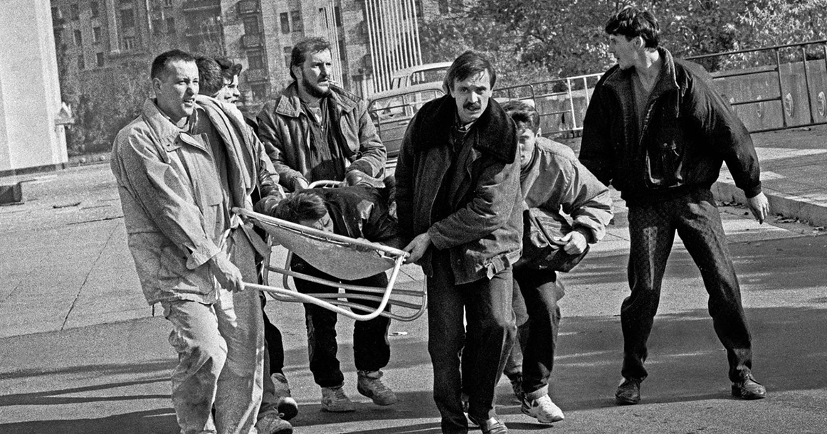 Третья сила: как сандружина имени Максимилиана Волошина помогала раненым с обеих сторон в 1993-м