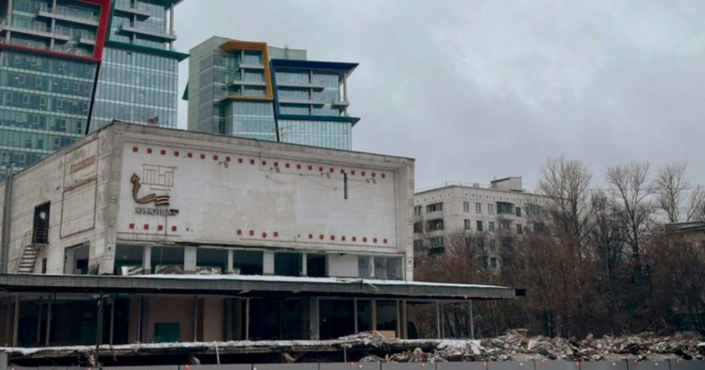В Кунцево сносят модернистский кинотеатр «Брест»