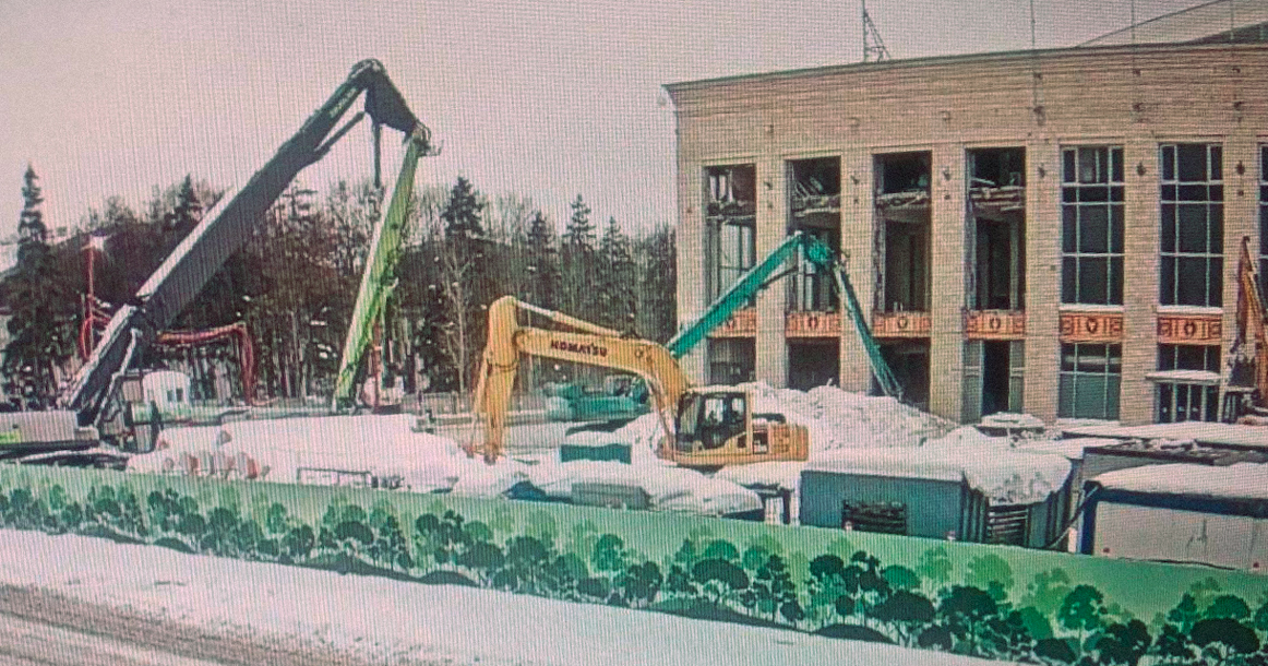 В «Лужниках» сносят Дворец спорта