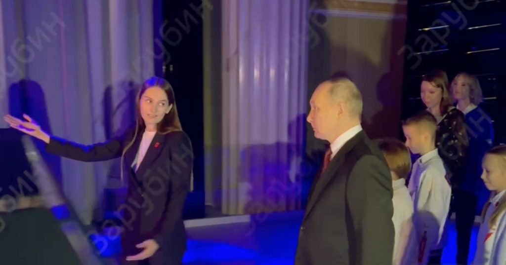 Путина привезли на выставку «Россия» на ВДНХ