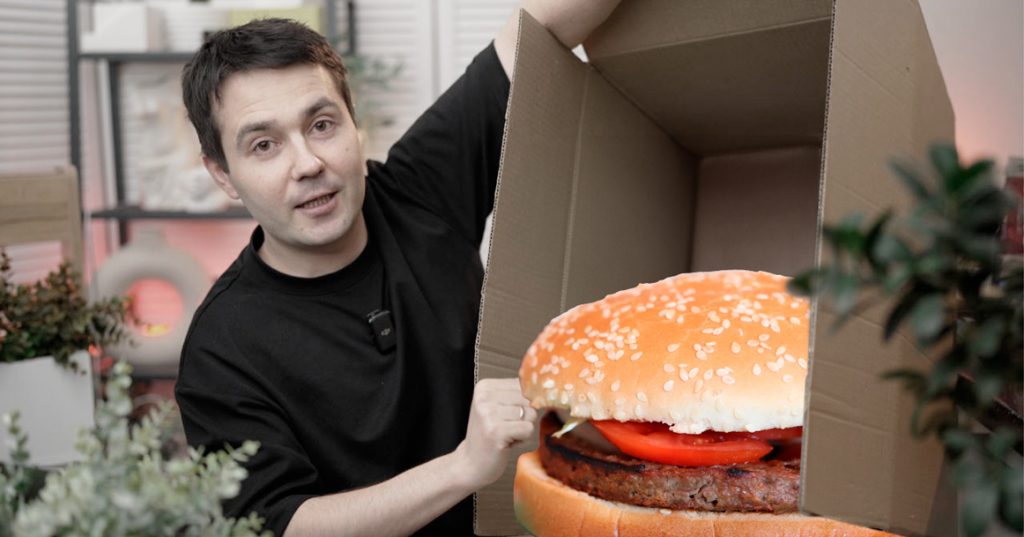 «Бургер Кинг» требует от суда обязать блогера Святослава Вкусного отработать на их кухне 40 часов