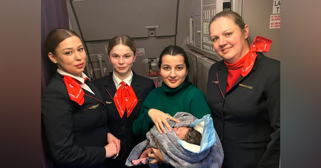 Пассажирка «Уральских авиалиний» родила девочку в самолете Москва — Душанбе