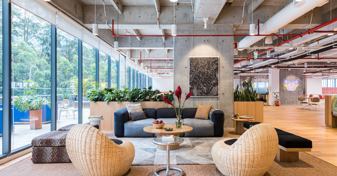 Американская сеть коворкингов WeWork уходит из России и продает четыре площадки в Москве