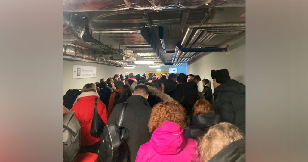 Коллапс в Шереметьево: входы перекрыли из-за найденной у пассажира зажигалки в форме гранаты