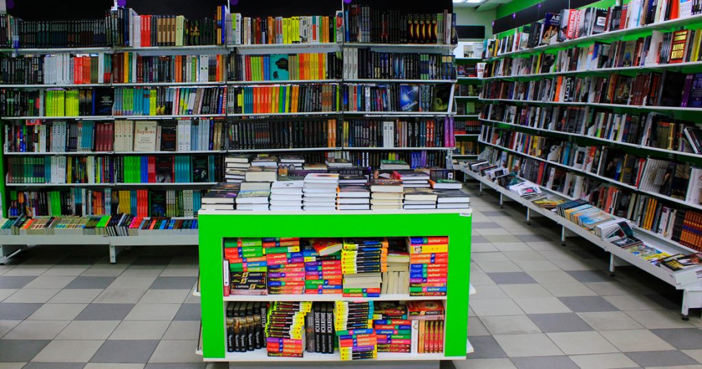 Депутат Андрей Луговой призывал провести рейды по книжным магазинам и изъять книги иноагентов