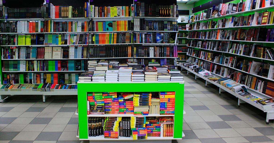 Депутат Андрей Луговой призывал провести рейды по книжным магазинам и изъять книги иноагентов