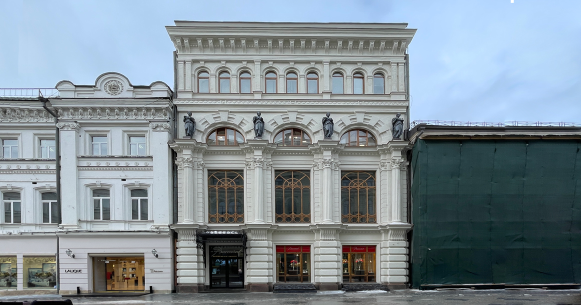 Дом недели: аптека Феррейна на Никольской