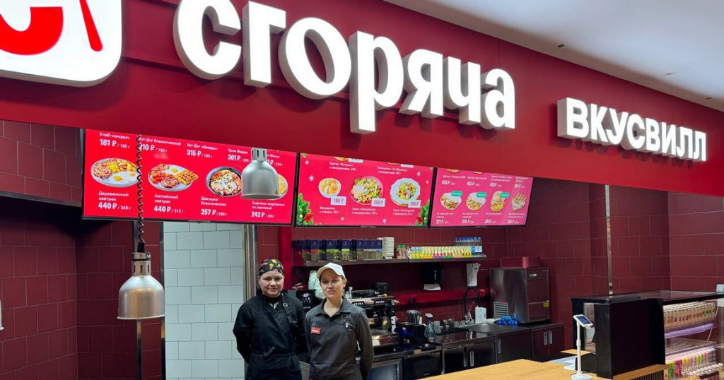 «ВкусВилл» начинает открывать кафе «Сгоряча» на фудкортах в Москве