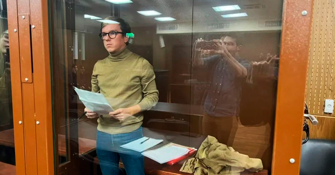 Суд приговорил экс-директора холдинга Собчак Кирилла Суханова к 7,5 года колонии