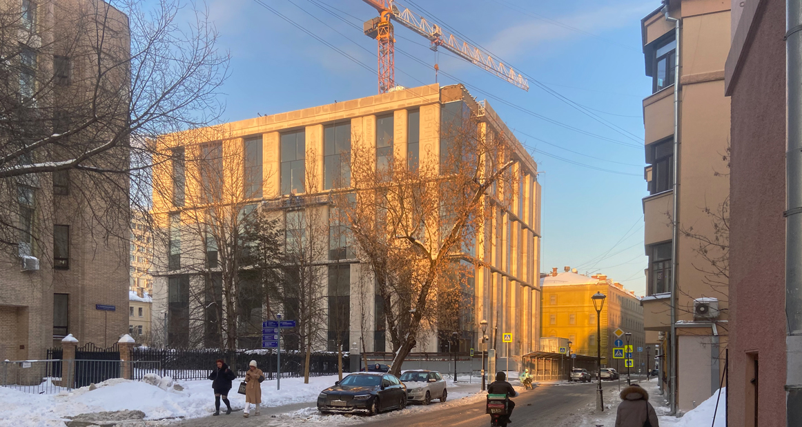 Новое здание РАНХиГС на Чистых прудах гнет линию «буквальной архитектуры»