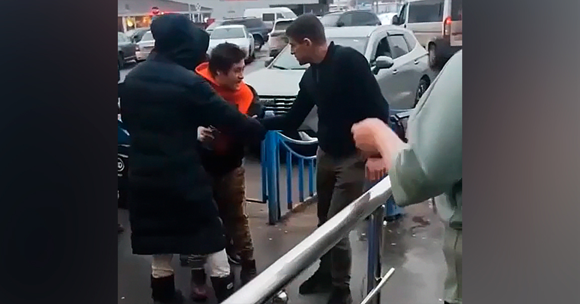 Охранники ТЦ в Чертаново избили покупательницу из-за подозрений в краже