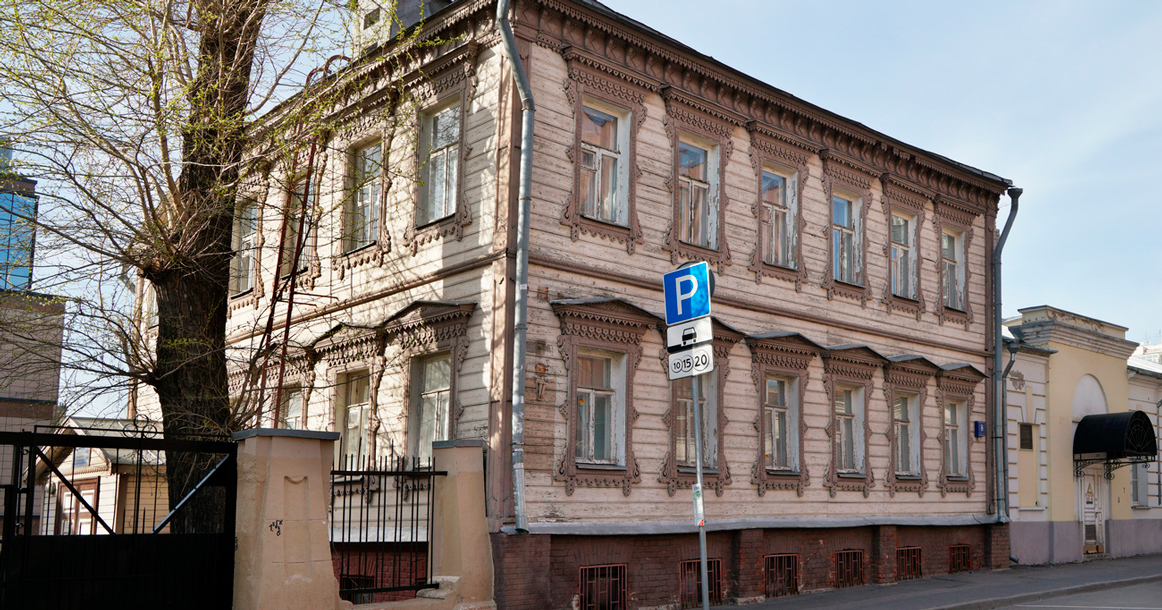 Деревянный дом Общества распространения технических знаний в Хамовниках продают за 47 млн рублей