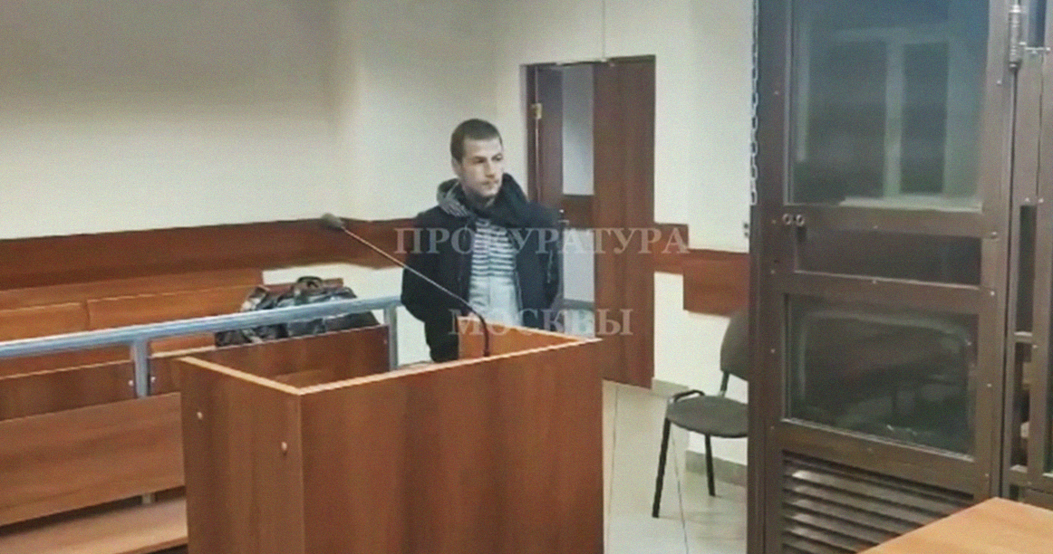 На «Площади Революции» парень напал с ножом на девушку, не разрешившую проводить ее до дома