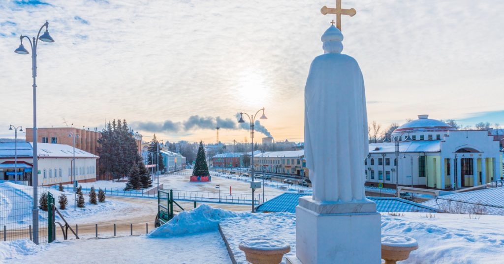 «Москвич за МКАДом»: в Волоколамск за ржаными пирожками, к белому медведю и вечно пушистому дубу
