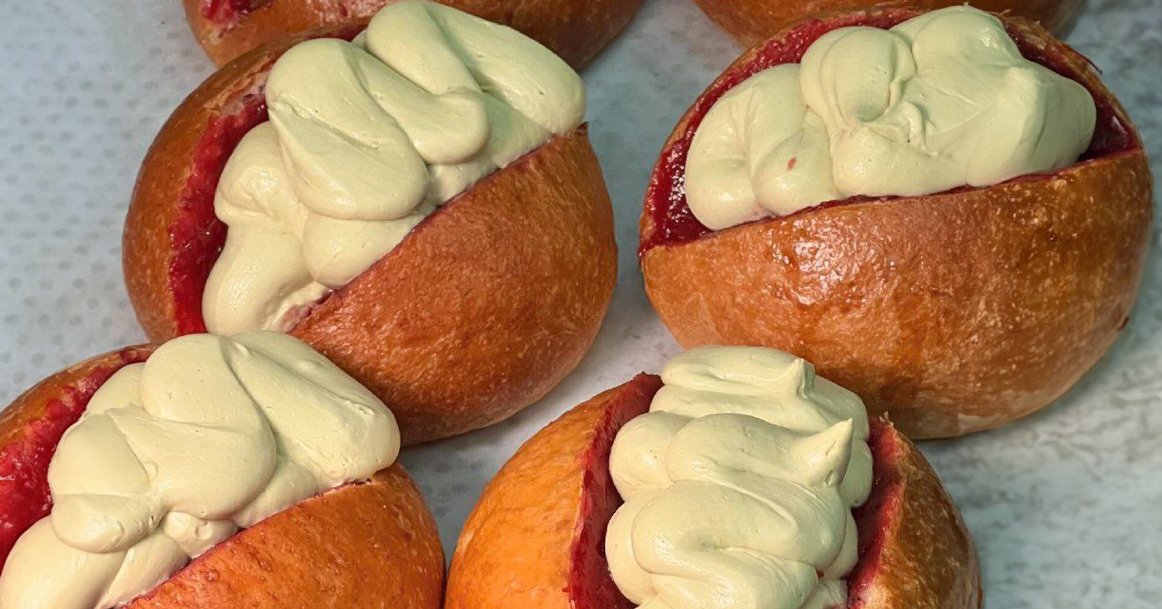 Пончики, булки и маритоццо в Zoe собирают на Мясницкой очереди